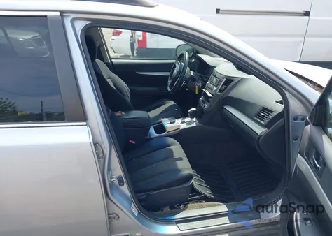 2013 Subaru Outback 2.5I Premium z USA, uszkodzony, nr VIN 4S4BRBGC0D3257363